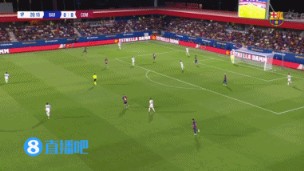 巴萨1-0领先科莫！科莫低级失误禁区前被费尔明断球 后者低射破僵