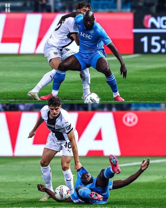 1米95天赋怪！红军绯闻新援18岁莱奥尼，把壮汉卢卡库快防哭了