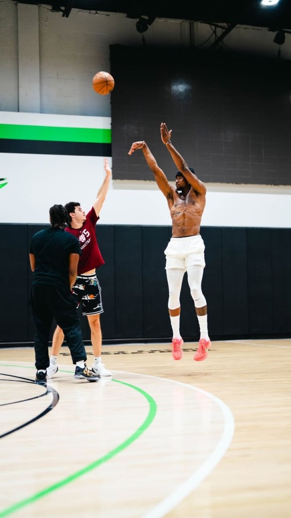 还在苦练！库明加更新社媒晒出一大波近期训练照片&视频