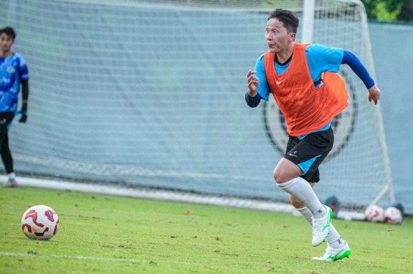 向前跑 迎着风的方向‍