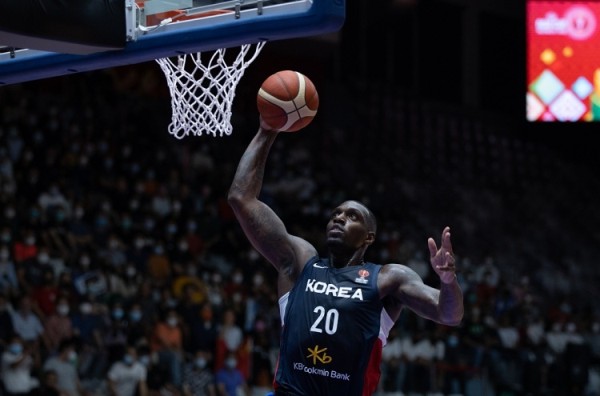 媒体人：韩国有归化内线时还能和中国打打 现在没归化完全打不了