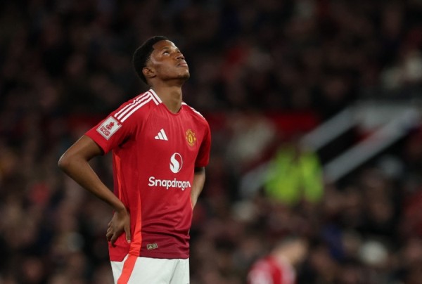 邮报：随着霍伊伦加速离队，曼联暂时没有将奥比-马丁外租的计划