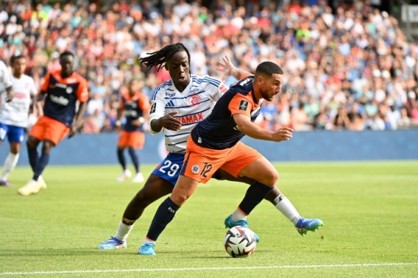 队报：斯特拉斯堡将后卫杜库雷下放预备队训练，可能因他拒绝续约